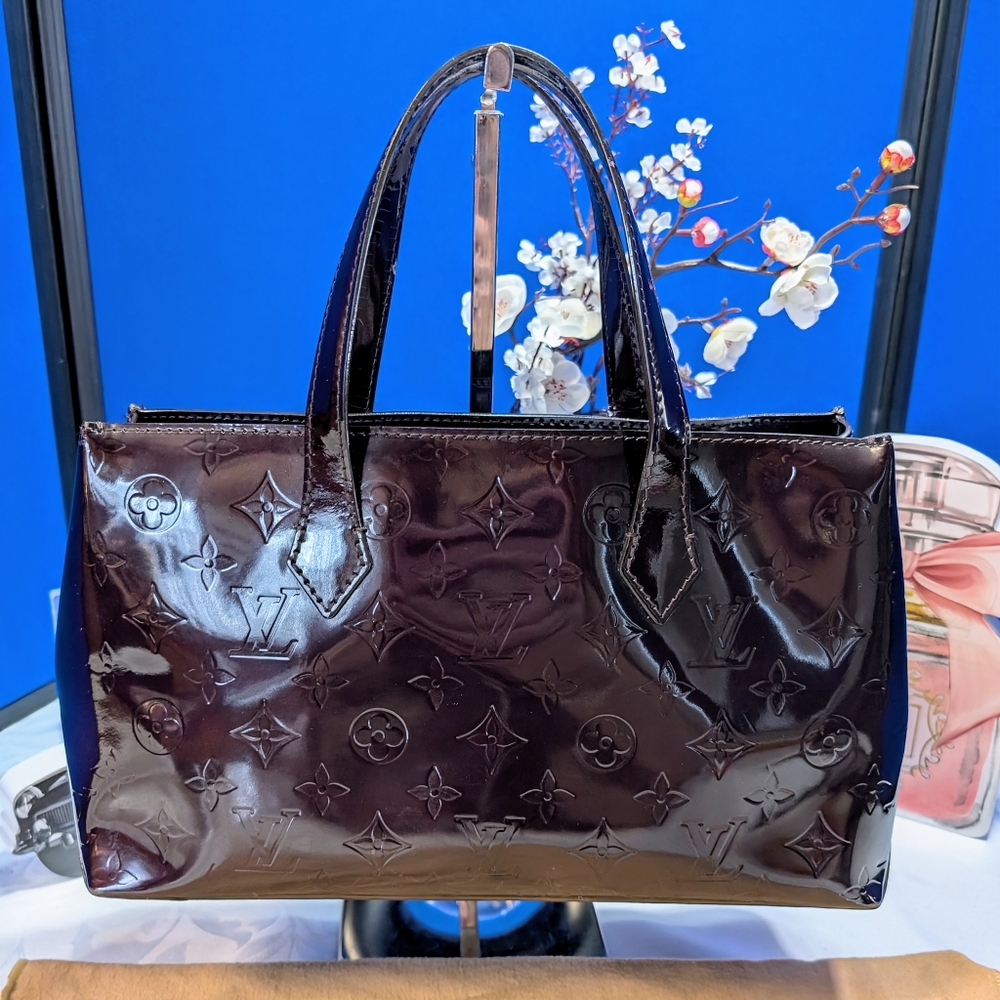 Louis Vuitton Wilshire PM Vernis Tote with Gold Hardware - Picture 3 of 16